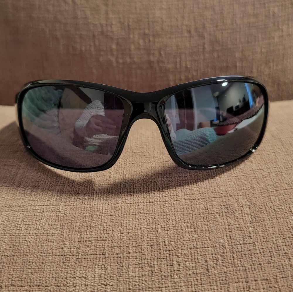 Unisex black sunglasses